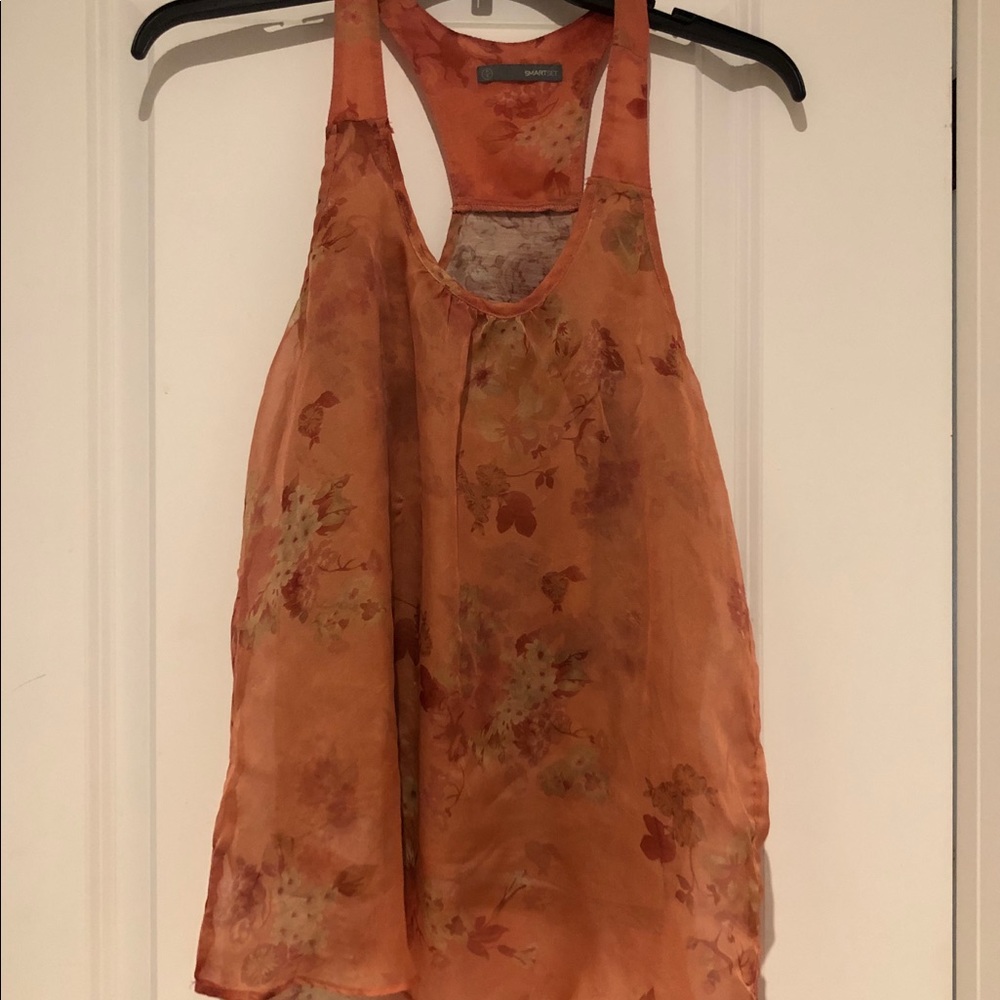 Silky tank, peach floral 🍑